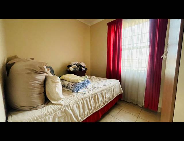 3 BEDROOM FREEHOLD FOR SALE IN THATCH HILL ESTATE